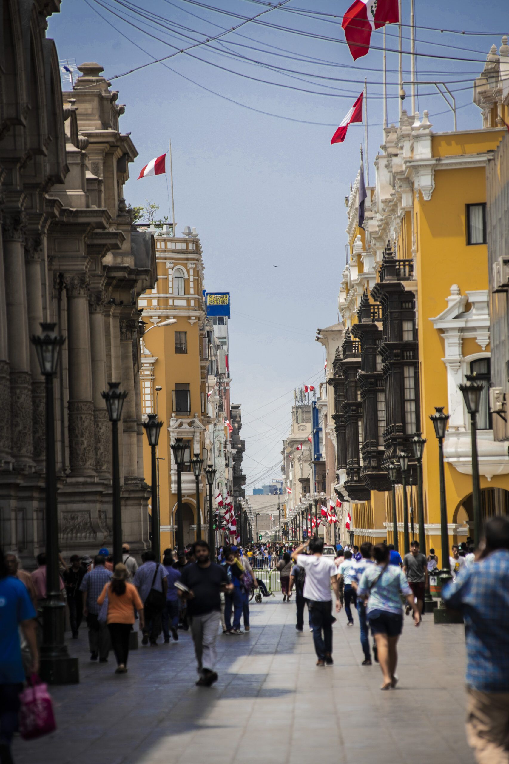Rua no centro histórico de Lima