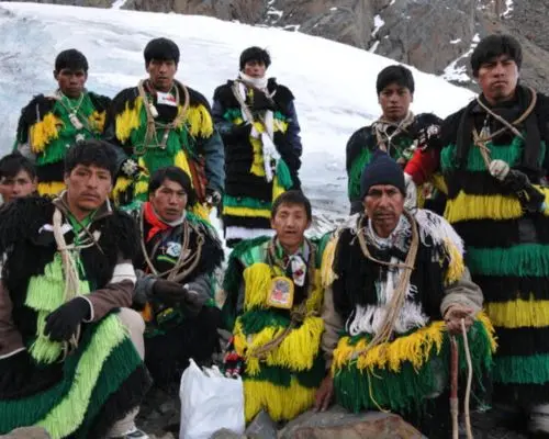 Ukukus de la nación de Urubamba durante la festividad del Qoyllur Rit’i en Perú