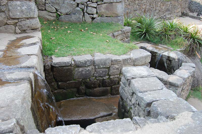 Canal De Agua En Machu Picchu