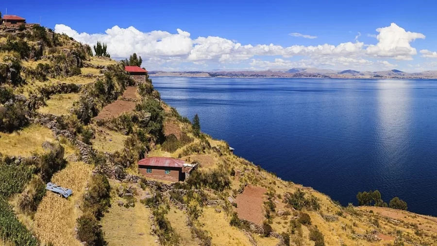 Isla Taquile lago titicaca 1 900x506 - Lake Titicaca - Peru's largest and most mysterious lake