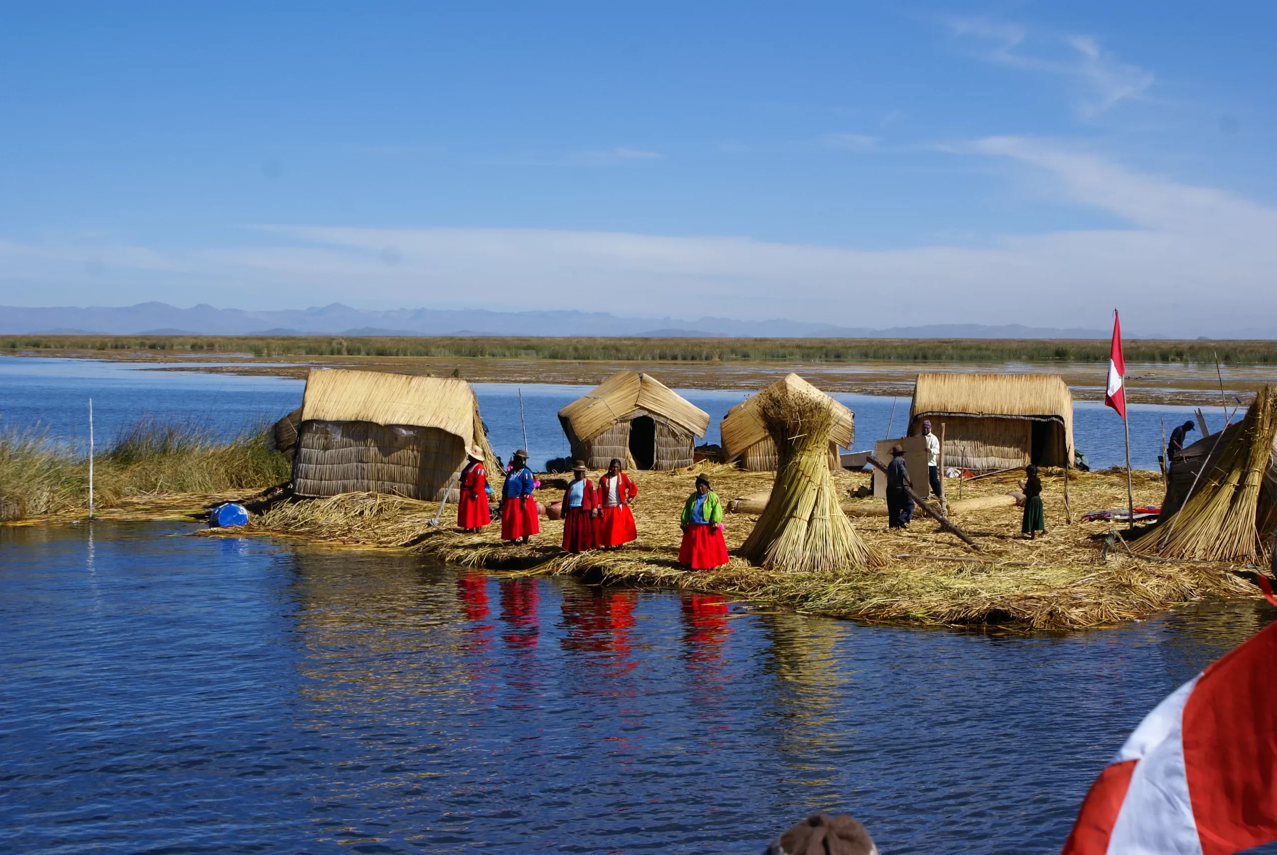 Las Islas Flotantes de los Uros en el Lago Titicaca