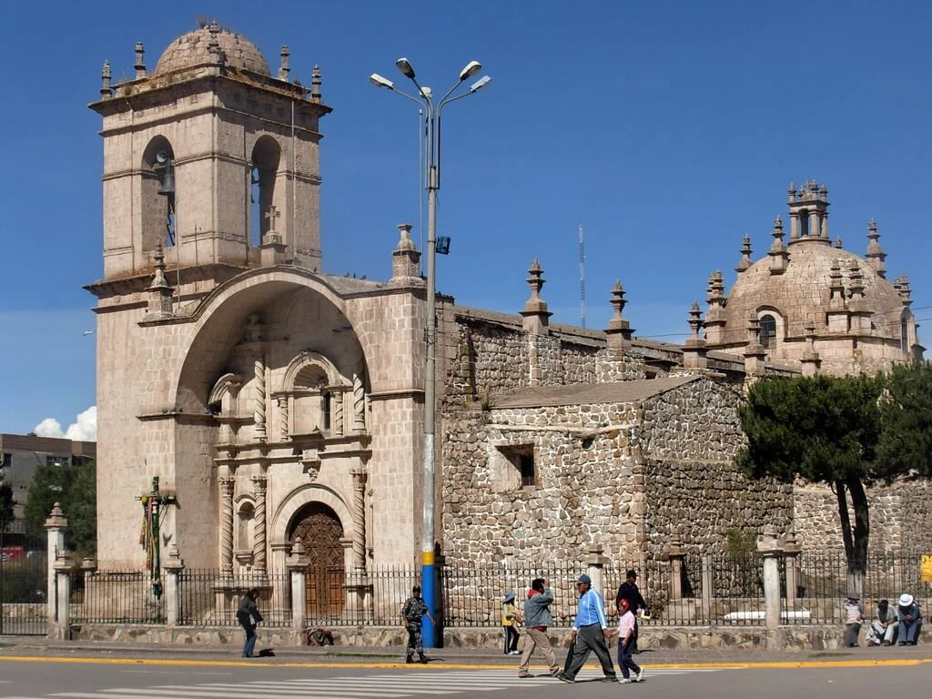 Iglesia De La Merced En Puno
