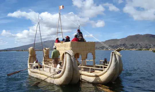 Excursión de medio día a la isla de los Uros desde Puno