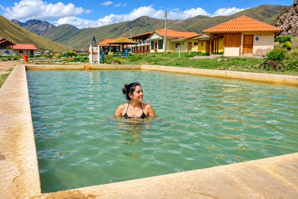 Entorno natural de las aguas termales de Uyurmiri en Sicuani