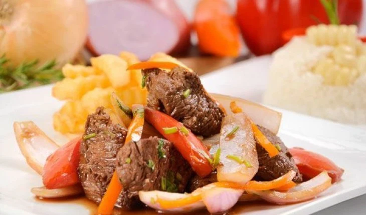 LOMOSALTADO - The best dishes of Peruvian gastronomy