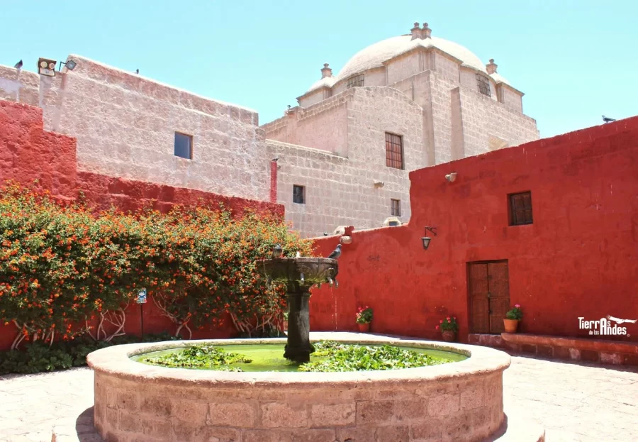 Monasterio Santa Catalina Arequipa 900x623 - Arequipa churches, temples and chapels