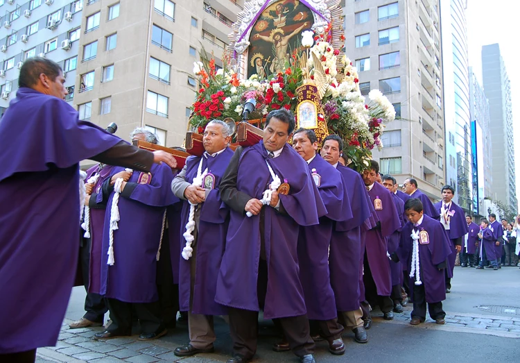 Procesion del Senor de los Milagros - FEAST OF THE LORD OF THE MIRACLES - PERU