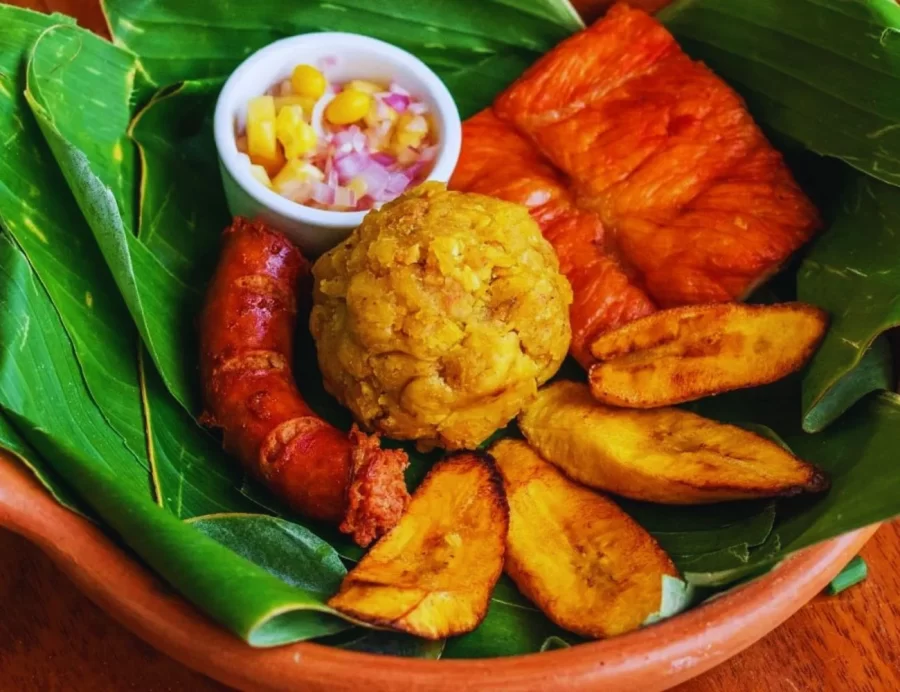 Tacacho, características da gastronomia peruana na selva. 