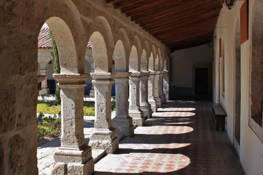 Arcos En El Monasterio De La Recoleta