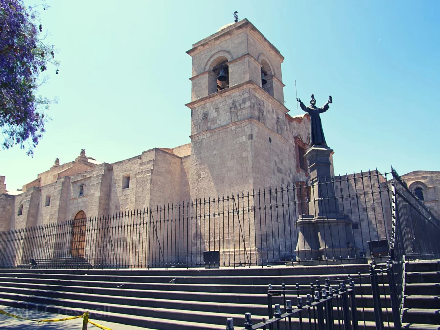Iglesia de San Francisco 900x675 - Arequipa churches, temples and chapels