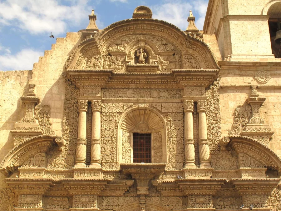 Iglesia de Santo Domingo 900x675 - Arequipa churches, temples and chapels