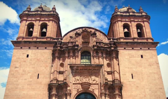 Descubra la belleza histórica de la Iglesia de Belén en Cusco