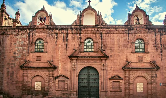 Visite de l'église historique de Triomphe à Cusco (Pérou)
