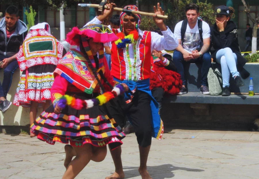 Danza in piazza Tupac Amaru