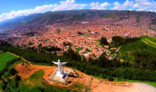 Mirador de Cristo Blanco en Cusco (Pukamuqu)