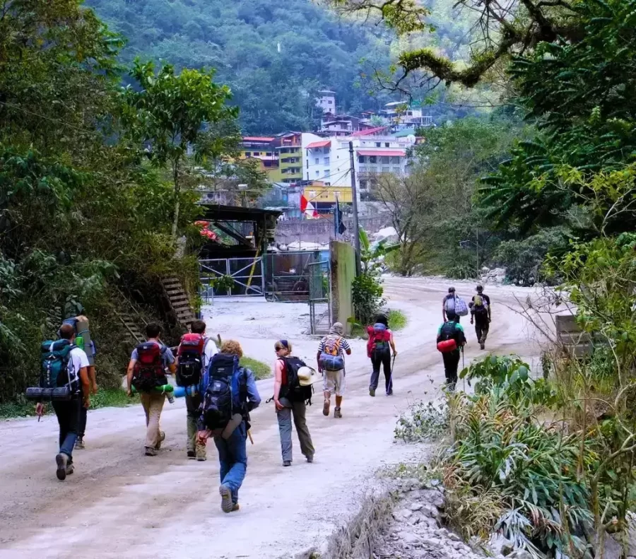 Touristes sur la route du Machu Picchu