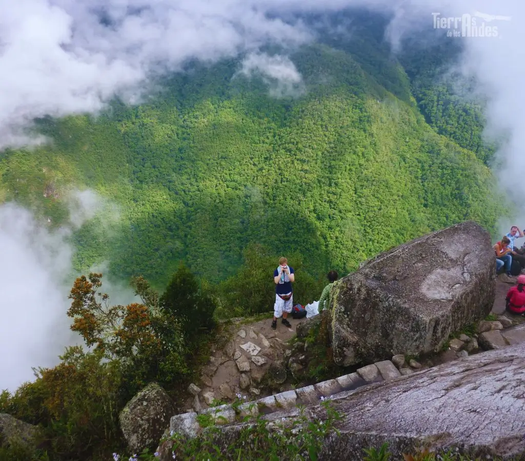 Turistas En Huayna Picchu