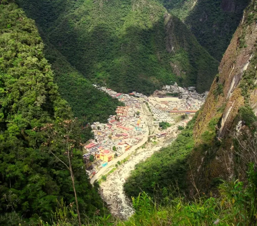 Vista sul villaggio di Machu Picchu