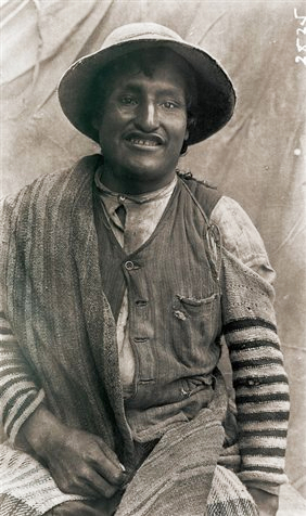 Worker at Machupicchu photo: Hiram Bingham