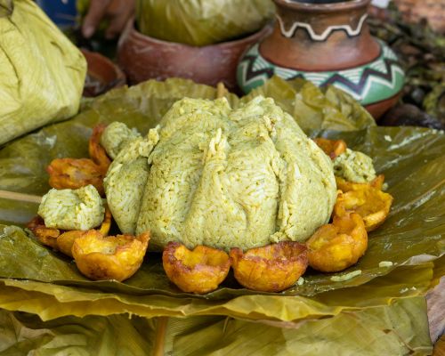 Juane tradicional de la selva peruana preparado para la Fiesta de San Juan