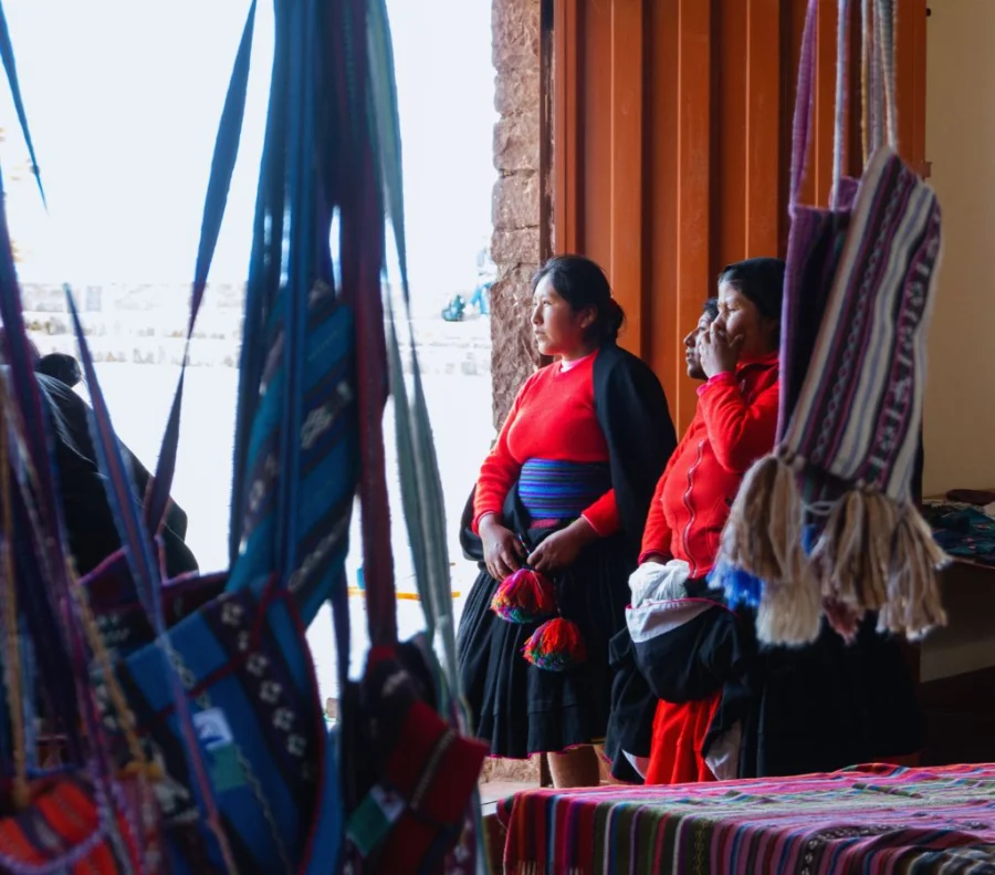 Mujeres De Taquile Puno