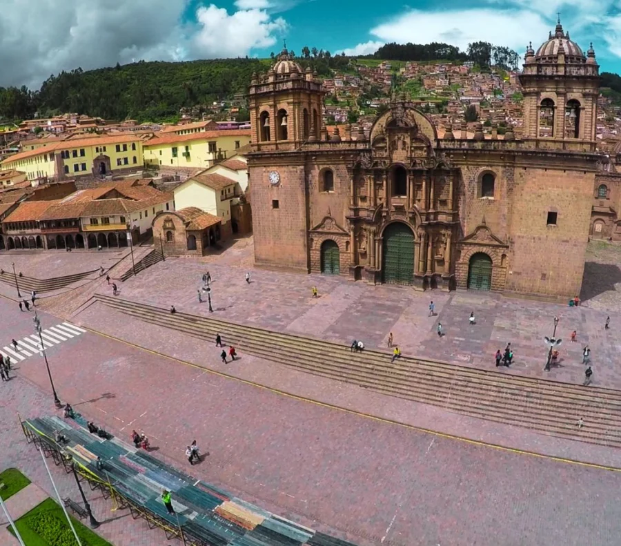 Vista De La Catedral De Cusco