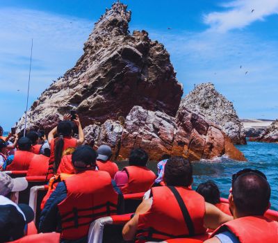 Navegando En Las Isla Ballestas