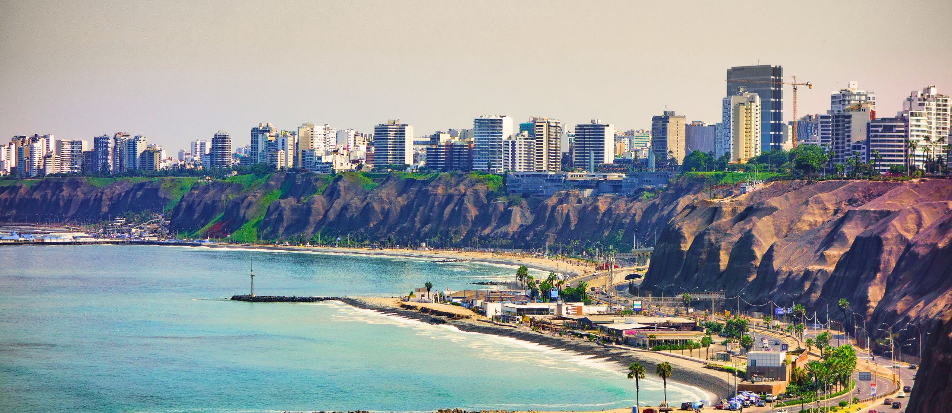 Vista De Ciudad De Lima Y El Mar
