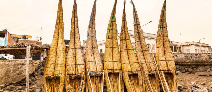 Caballitos De Totora En Perú