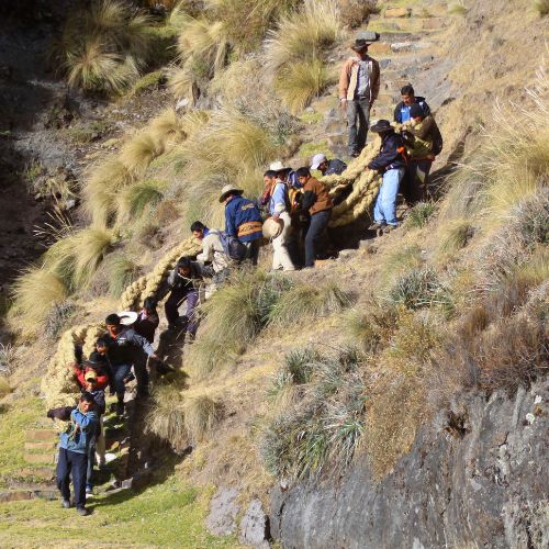 las comunidades campesinas de Huinchiri, Ccollana Quehue, Chaupibanda y Perccaro se reúnen en una ceremonia que dura cuatro días