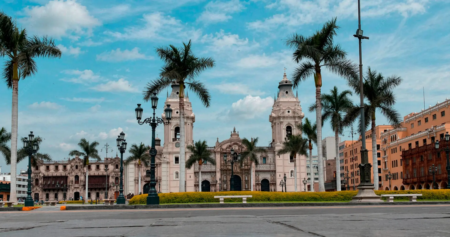 Plaza Mayor De Lima
