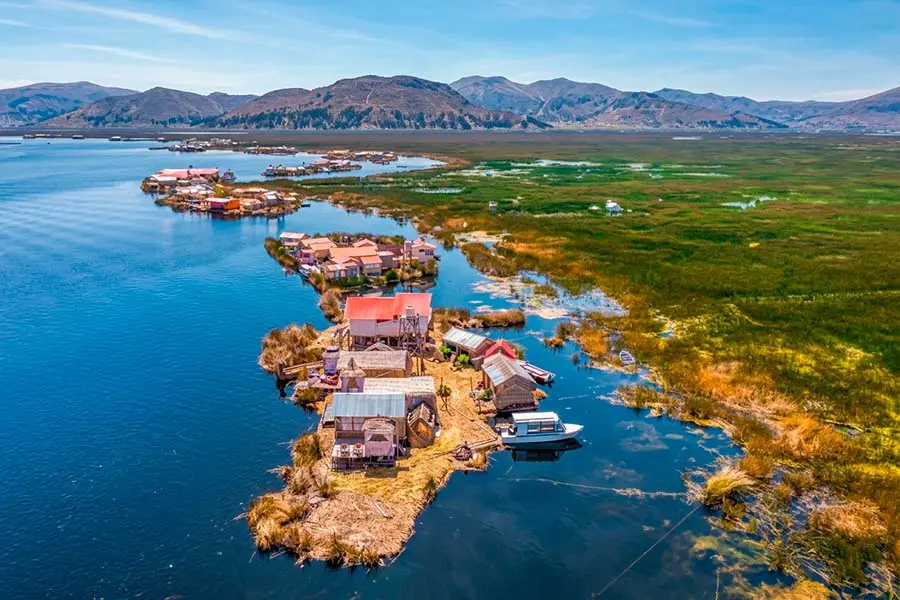 Islas De Los Uros Puno